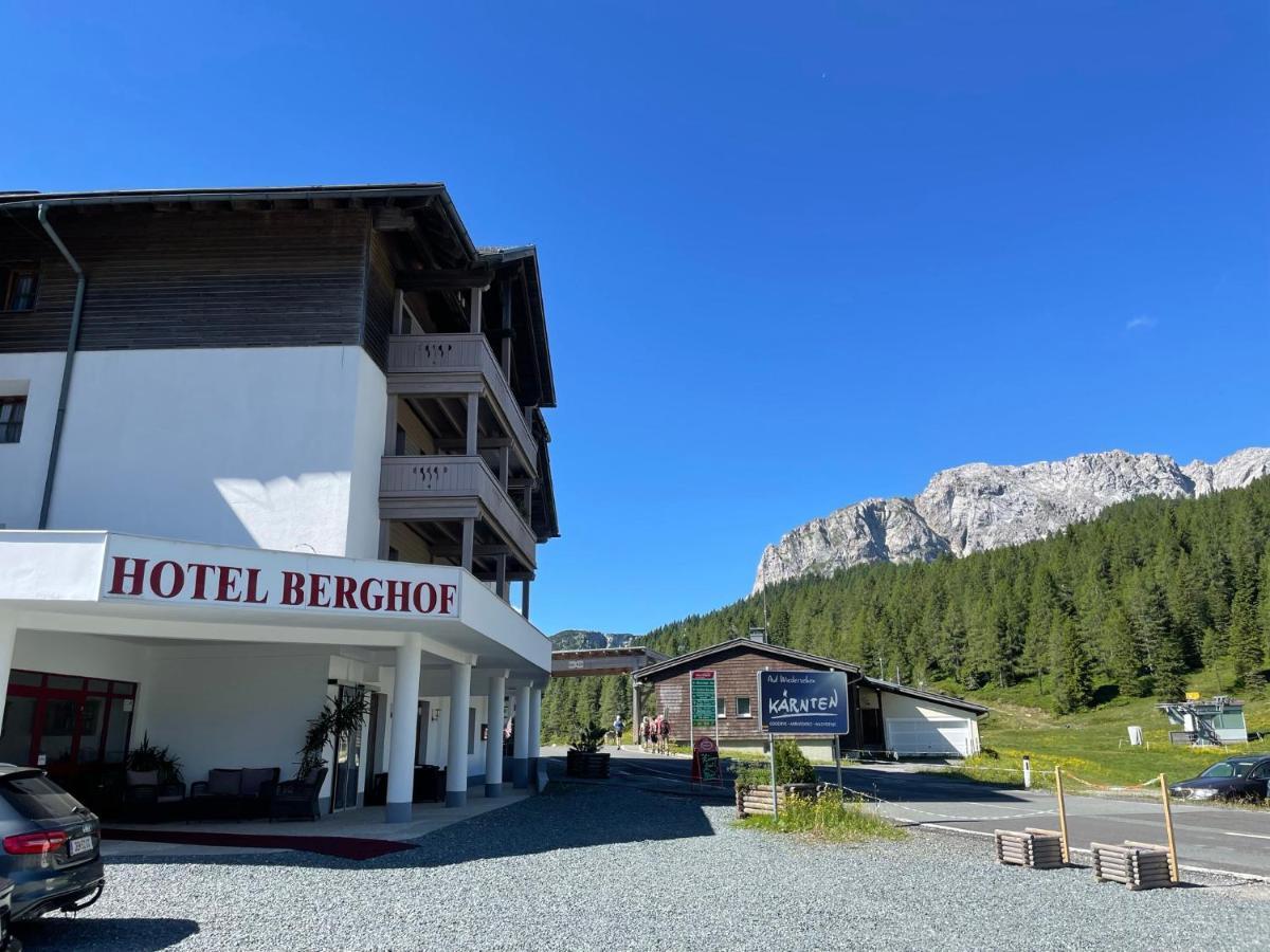 Hotel Berghof Sonnenalpe Nassfeld Bagian luar foto